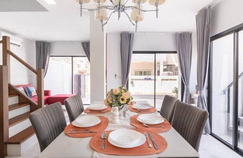 Phra Khanong Nuea Villa | 200 m² Villa ∙ 3 bedrooms ∙ 13 guests
