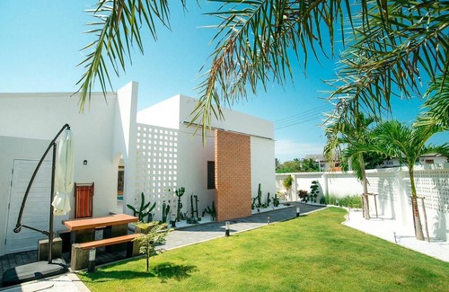 Hat Chao Samran Villa | 200 m² Villa ∙ 4 bedrooms ∙ 13 guests