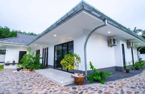 Krabi Villa | 230 m² Villa ∙ 4 bedrooms ∙ 10 guests