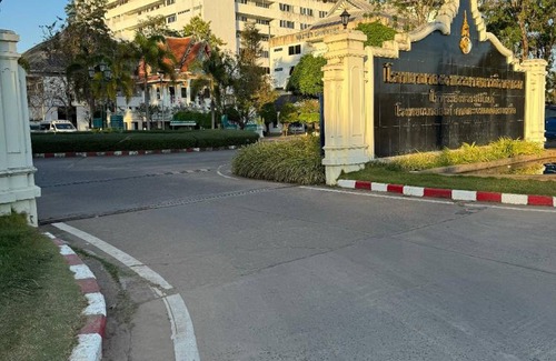 Ubon Ratchathani Hotel | 27 m² Motel ∙ 2 guests