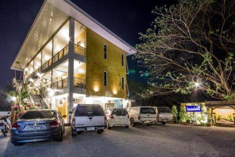 Chomphu Hotel | 28 m² Hotel ∙ 3 guests