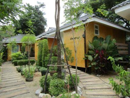 Chomphu Hotel | 28 m² Hotel ∙ 3 guests