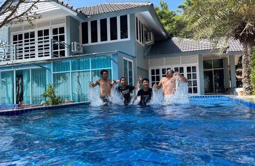 Phetchaburi Resort | 28 m² Resort ∙ 6 bedrooms ∙ 20 guests