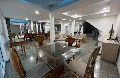 Phetchaburi Resort | 28 m² Resort ∙ 6 bedrooms ∙ 20 guests