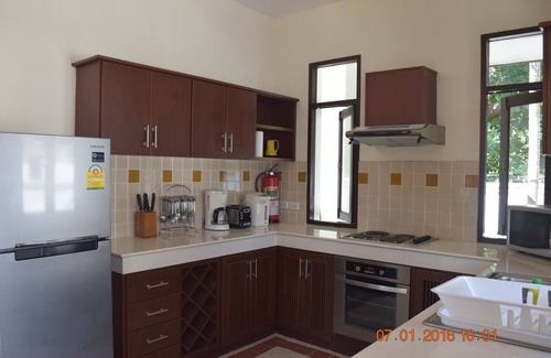 Bang Po Villa | 3 Bedroom Villa 2 ~ only 30 seconds walk to beach