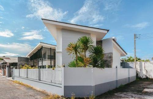 Ranong Villa | 300 m² Villa ∙ 3 bedrooms ∙ 8 guests