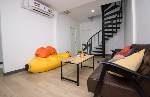 Khlong Tan Bed & Breakfast | 4 Bedroom MonkeyNap Hostel