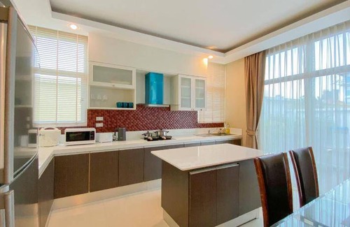 Central Pattaya Villa | 440 m² Villa ∙ 4 bedrooms ∙ 14 guests