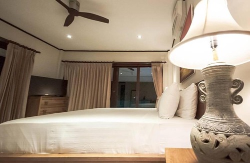 Moo 5 Villa | 5 Bedroom Sea View Villa 20 metres from the beach