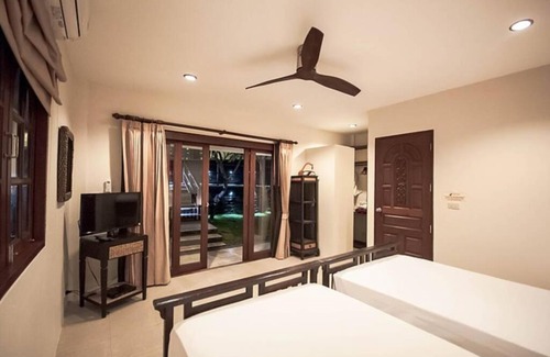 Moo 5 Villa | 5 Bedroom Sea View Villa 20 metres from the beach