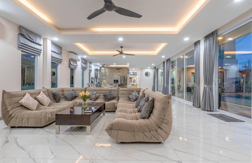 North Pattaya Villa | 550 m² Villa ∙ 8 bedrooms ∙ 18 guests