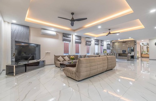 North Pattaya Villa | 550 m² Villa ∙ 8 bedrooms ∙ 18 guests