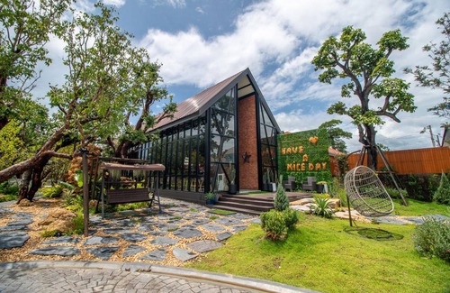 Prachuap Khiri Khan Resort | 61 m² Resort ∙ 2 bedrooms ∙ 4 guests