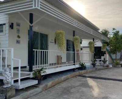 Nikhom Phatthana Cabin | 80 m² Lodge ∙ 4 guests