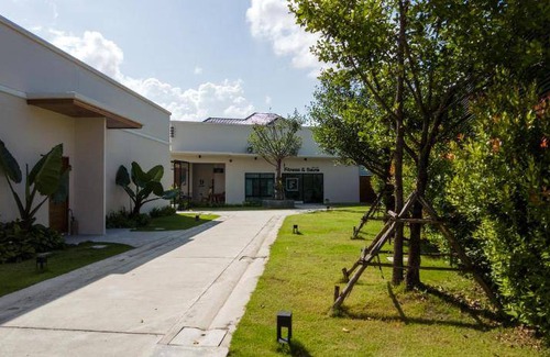 Nakhon Si Thammarat Hotel | 86 m² Hotel ∙ 2 bedrooms ∙ 5 guests