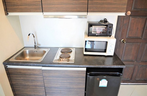 South Pattaya Apartment | 8th floor pool view condo at Park Lane Resort