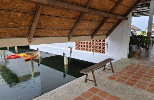 Chanthaburi Hotel | 95 m² Hotel ∙ 8 guests
