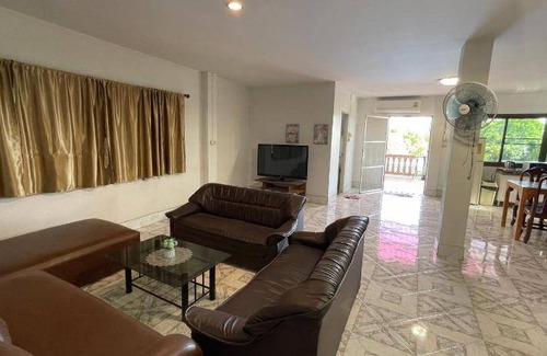 Uttaradit Apartment | 96 m² Apartment ∙ 2 bedrooms ∙ 4 guests