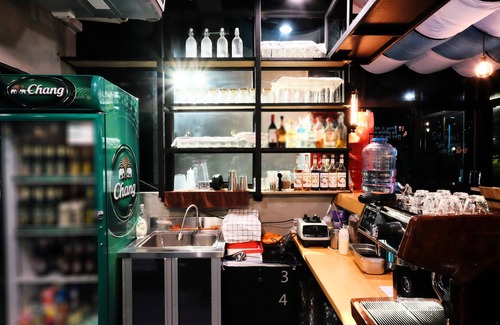 Lak Si Hostel | A new hostel near to Don Muang Airport tucked away in a local Thai neighborhood