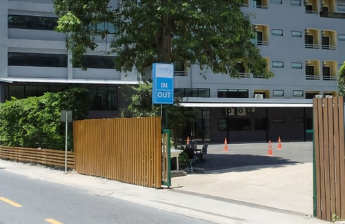 Thung Maha Mek Hotel | Annex Lumpini Bangkok