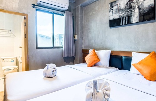 Chiang Rai Hotel | B2 Chiang Rai Night Bazaar Boutique & Budget Hotel