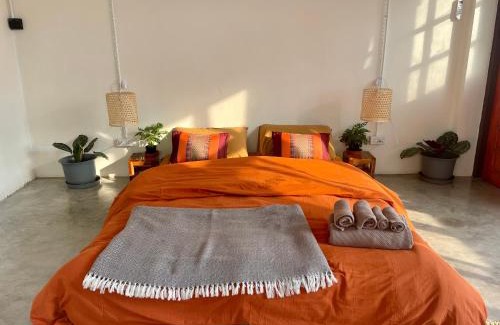 Talat Noi Hostel | Baan KhaoSoi - Private room in a rooftop hostel 3rd floor