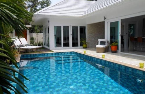Mae Nam Villa | Baan Tai Tara 4 Contempory villa with private pool, close to the beach