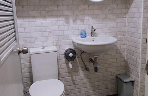 Wat Sam Phraya Hostel | Baan U-Sabai บ้านอยู่สบาย