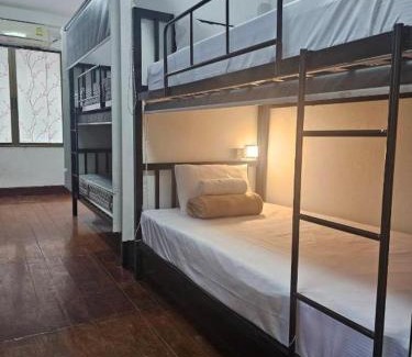 Bangkok Central Business District Hostel | BED at 18