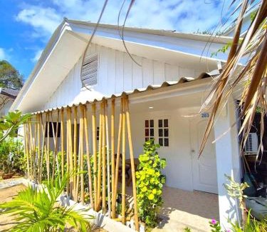 Maret House | Bungalow Tikki beach PineApple