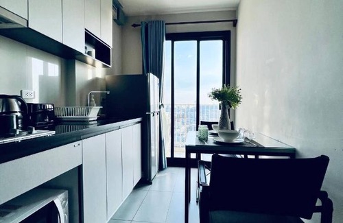 Pattaya Bay Condo | Central Location, Amazing Infinity Pool Near Beach