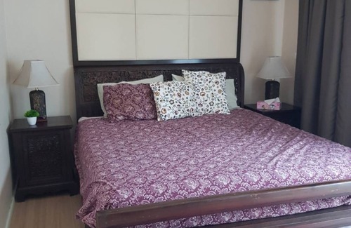 Bang Kra So House | Cheerful 3br Townhome with Community pool in Nonthaburi City Center near MRT