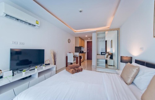 South Pattaya Apartment | CONTEMPORARY Studio in Laguna Beach 3.