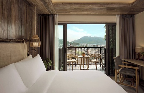 Nanai Road Hotel | Dinso Resort & Villas Phuket, Vignette Collection by IHG