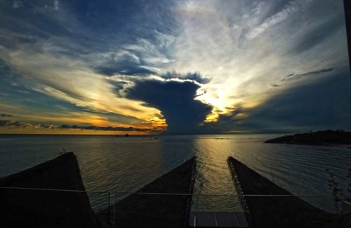 Moo 5 House | Dramatic cliff villa with jacuzzi and stunning 180 ° sea views