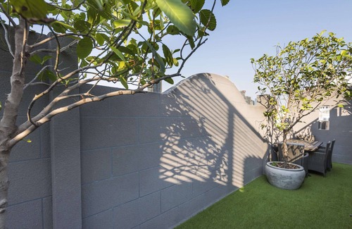 Khlong Tan Nuea Apartment | European Elegance 2BR Pool Access