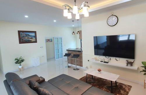 Phlap Phla House | Happy Family