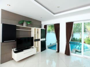 North Pattaya Villa | Hidden Palm Pool Villas