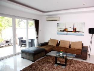 North Pattaya Villa | Hidden Palm Pool Villas