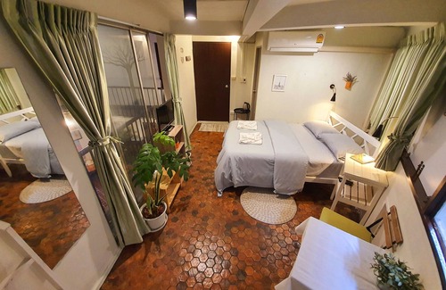 Bangkok Central Business District Hostel | Home16 Hostel 16