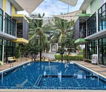 Talat Khwan Hostel | Homie Non - โฮมมี่ นนท์