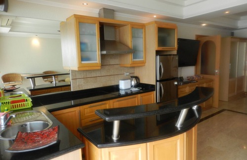 Jomtien Apartment | Jomtien PLAZA Condotel. Front the sea, sleeps 4
