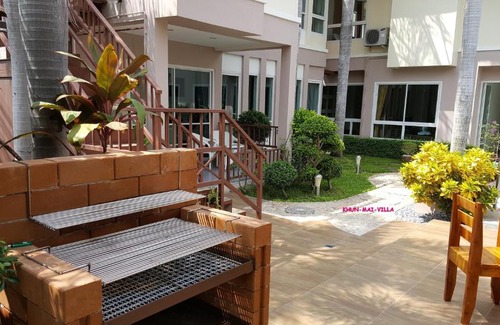 Na Kluea Villa | Khun Mai Villa