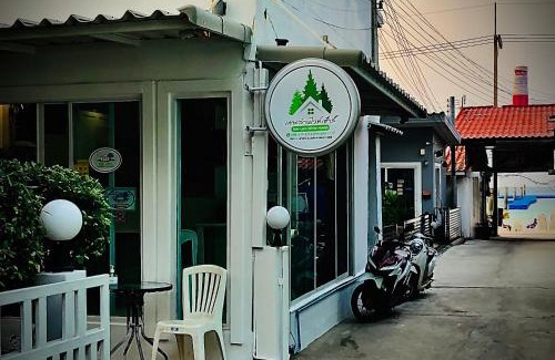 Haad Ta Waen House | Koh Larn White House