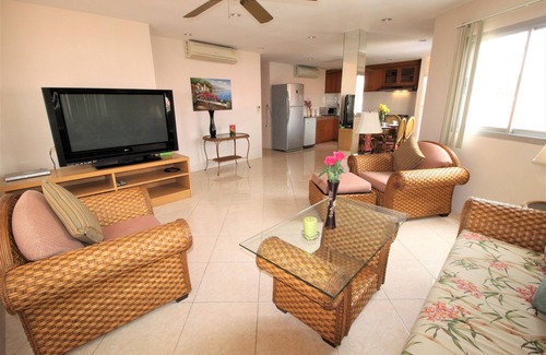 Jomtien Apartment | LARGE APT. 2 BED POOL VIEW WALK TO BEACH