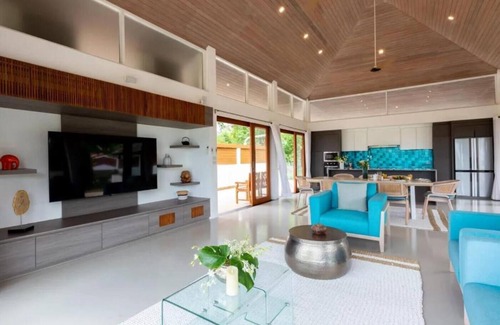 Na Thon Villa | Luxurious & spacious 5-bedroom beachfront villa in Nathon with infinity pool, fitness room, and spa