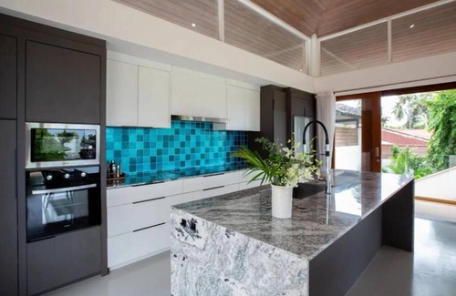 Na Thon Villa | Luxurious & spacious 5-bedroom beachfront villa in Nathon with infinity pool, fitness room, and spa