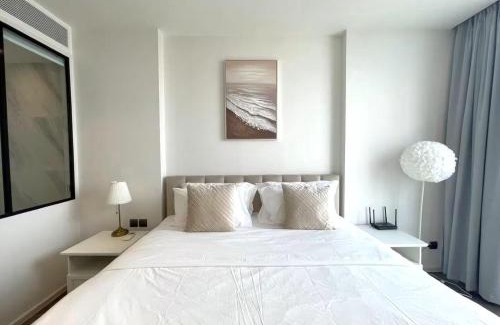 Asoke Apartment | Luxury Asoke Sukhumvit near by BTS MRT Sleeps 4
