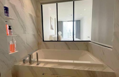 Asoke Apartment | Luxury Asoke Sukhumvit near by BTS MRT Sleeps 4