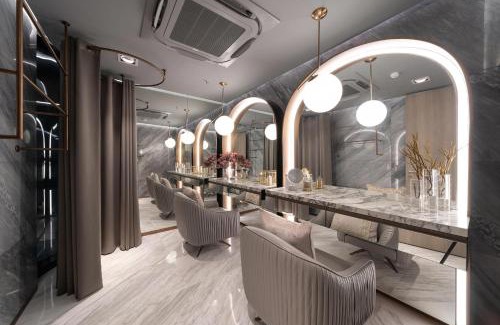 Khlong Toei Nuea Apartment | Luxury Central Asok/Terminal 21 Convenient for Grand Palace and MRT/BTS